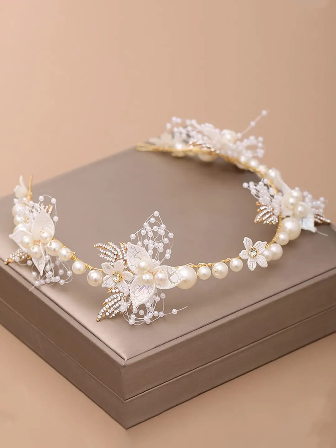 Yellow Chimes Bridal Hair Vine for Women and Girls Bridal Hair Accessories for Wedding White Headband Hair Accessories Wedding Jewellery for Women Floral Pearl Bridal Wedding Head band Hair Vine