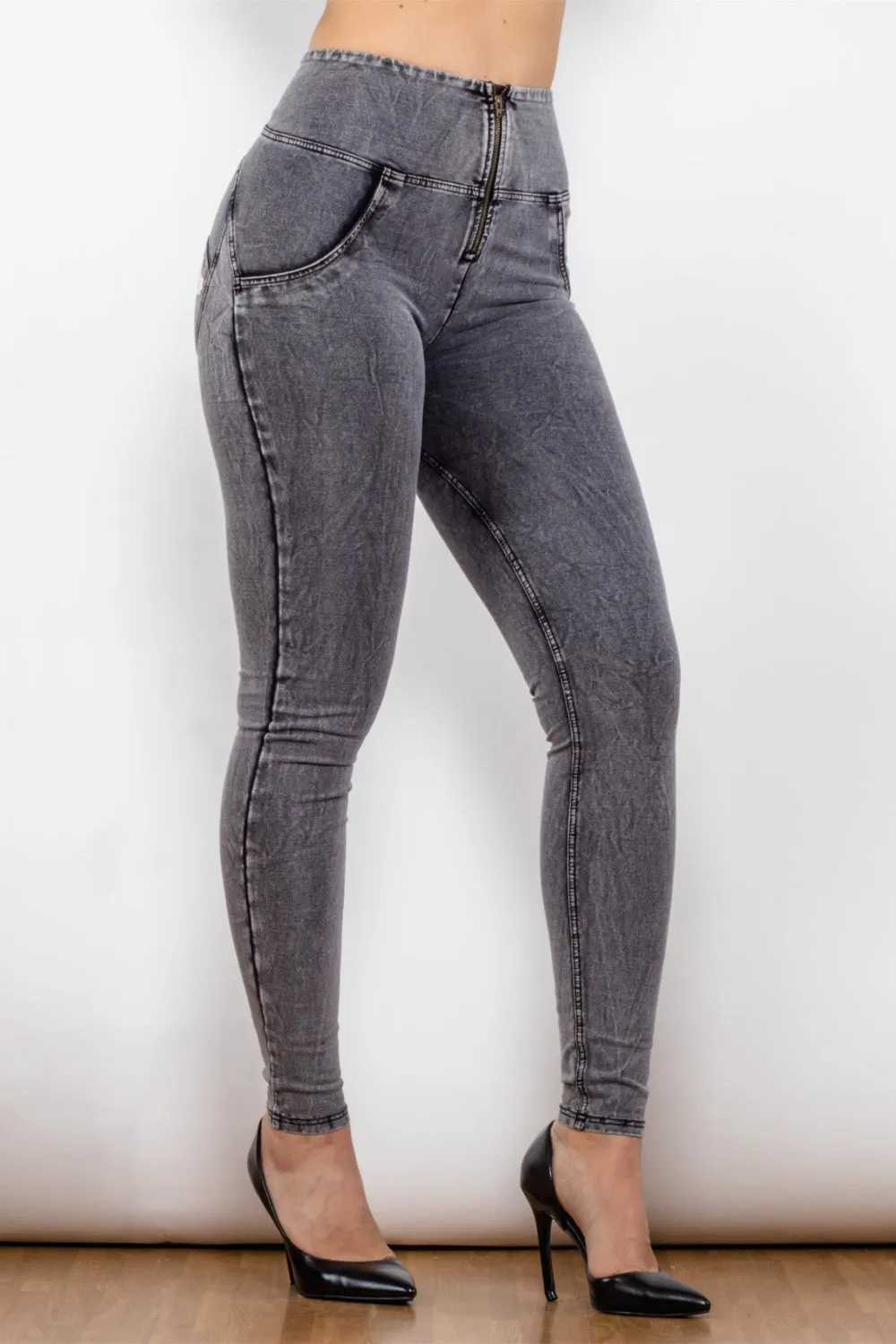 Zip Closure Skinny Jeans with Pockets